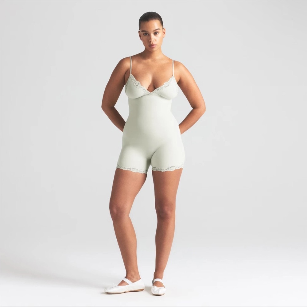 Skims Fits Everybody Lace Triangle Onesie Spearmint Size L NWT